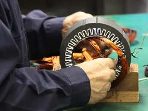 手挿入巻線小ロット生産
